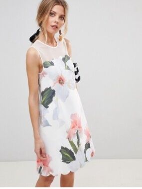 Ted Baker Caprila Chatsworth Bloom Scallop Dress in Floral White Size 4